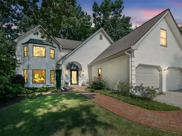 975 Manchester Pl NW, Atlanta, GA 30328