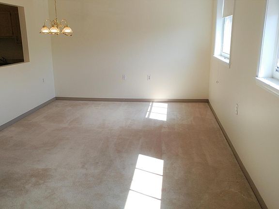 5th image of 324 Washington St APT E08