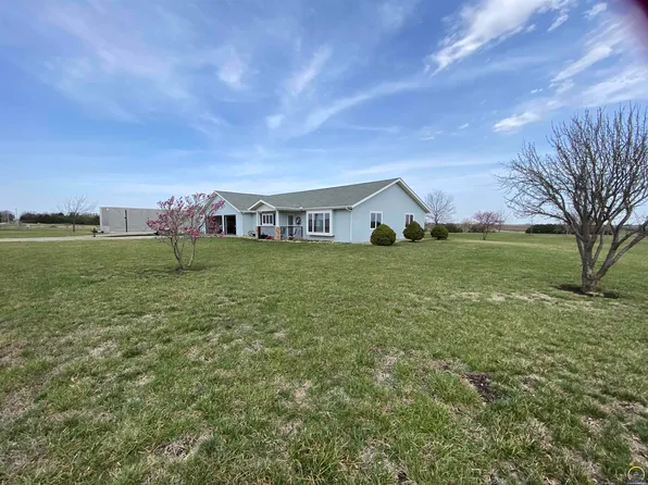 10289 Glacier Rd, Maple Hill, KS 66615