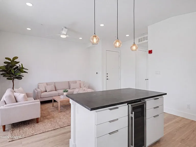 2217 N Fitzhugh Ave #303 — Photo 12