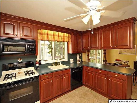KITCHEN WITH NEW SS APPLIANCES