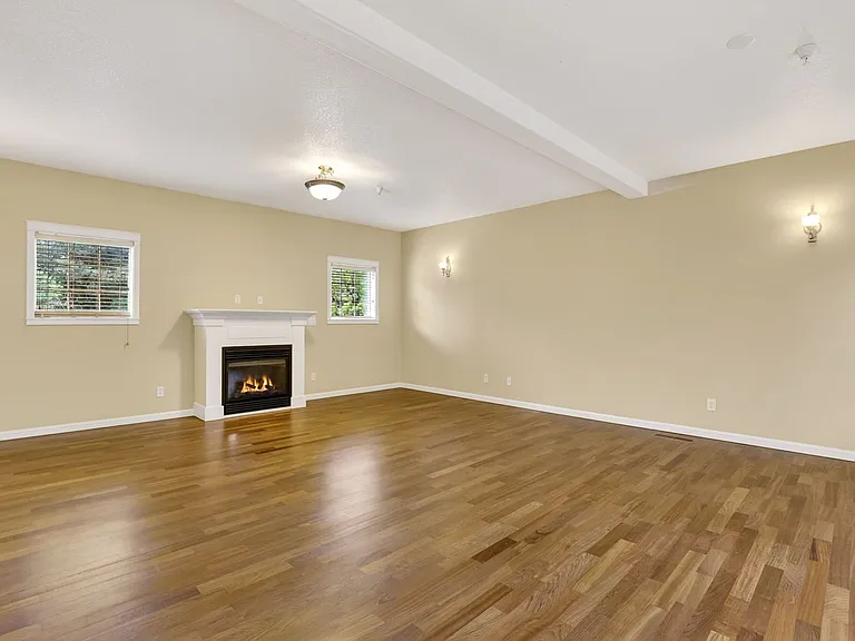 308-394 SW Eastman Pkwy — Photo 34