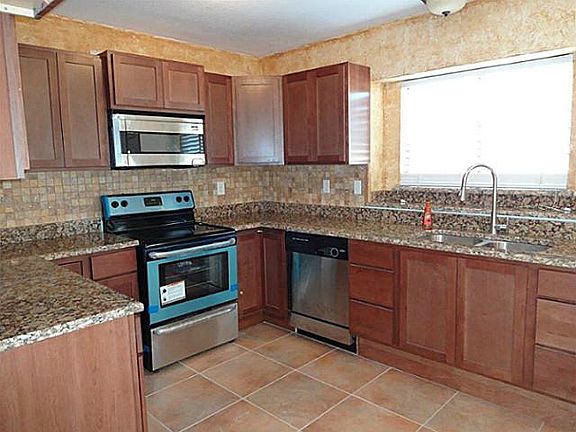4th image of 2035 Cologne Dr