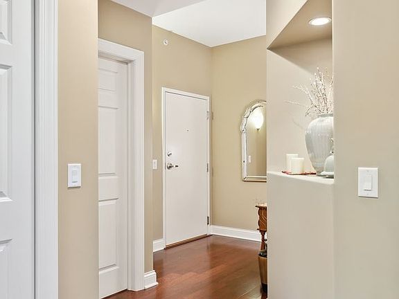4th image of 50 S Greeley St APT 413