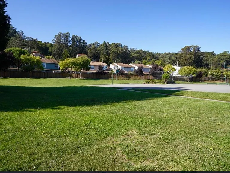 34 Flemings Ct — Photo 3
