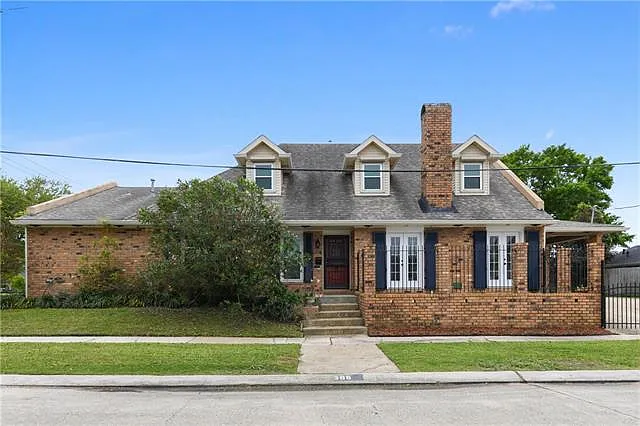 Building Photo - 306 39th St