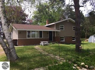 7657 N Luce Rd, Alma, MI 48801