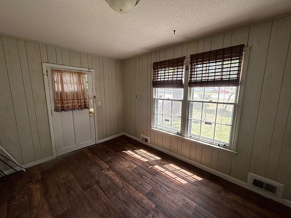 2nd image of 4541 Oxford Rd