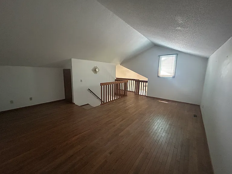 1 Lyndhurst Village Ct — Photo 5