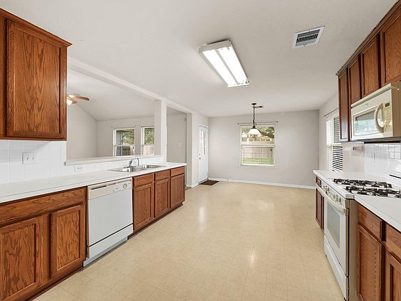 4th image of 3808 Parry Ct