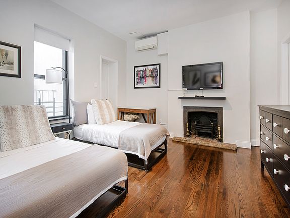 3rd image of 318 W 71st St APT 1