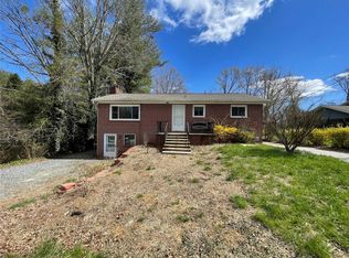 1106 Temon St, Hendersonville, NC 28739