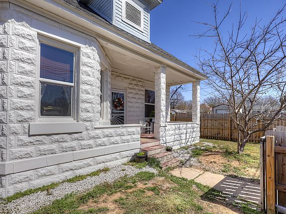 3rd image of 1017 W B Street