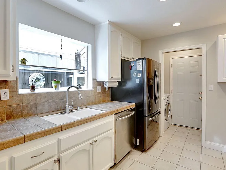 649 Springfield Cir — Photo 9