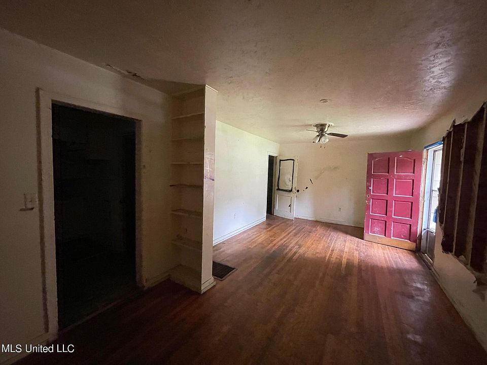 2nd image of 2742 Pinebrook Dr