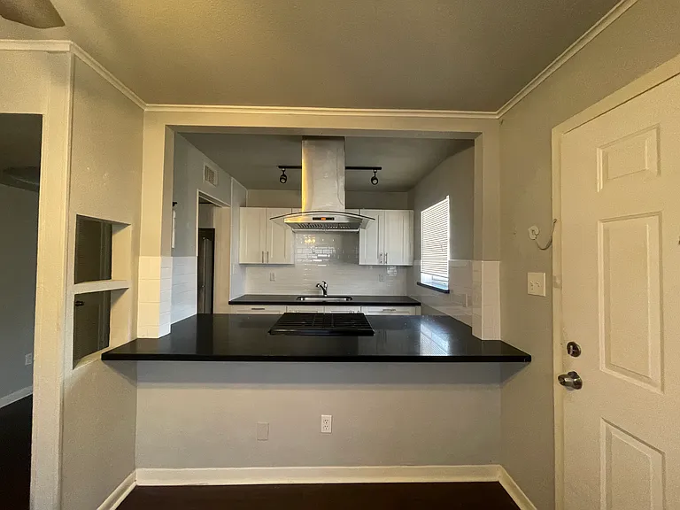 Carrolton Apartments — Photo 2