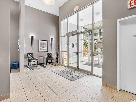 4th image of 102 Kingsmere Pl #205