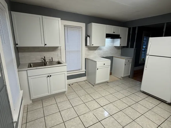 714 E 8th St, Kewanee, IL 61443