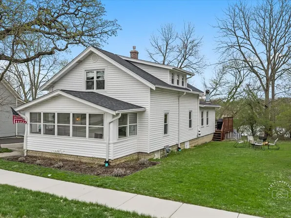 304 S Water St, Batavia, IL 60510