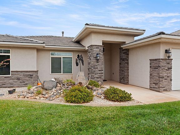2nd image of 3307 E Holly Dr