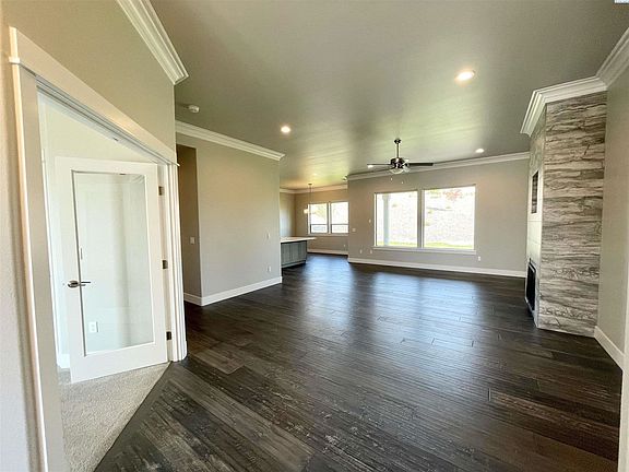 3rd image of 3371 Village Pkwy
