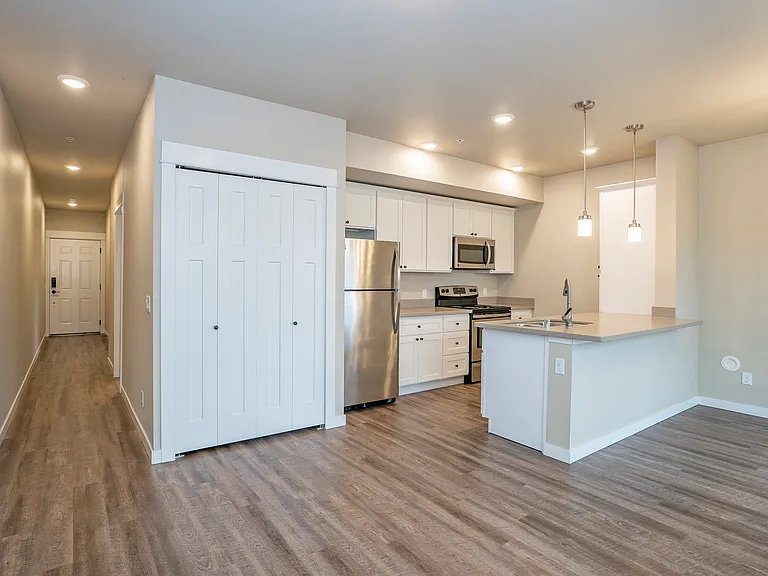 627 N Fife St — Photo 26