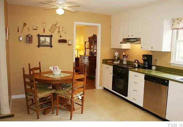 3 bed, 1888 sqft, $2,200 — Photo 2