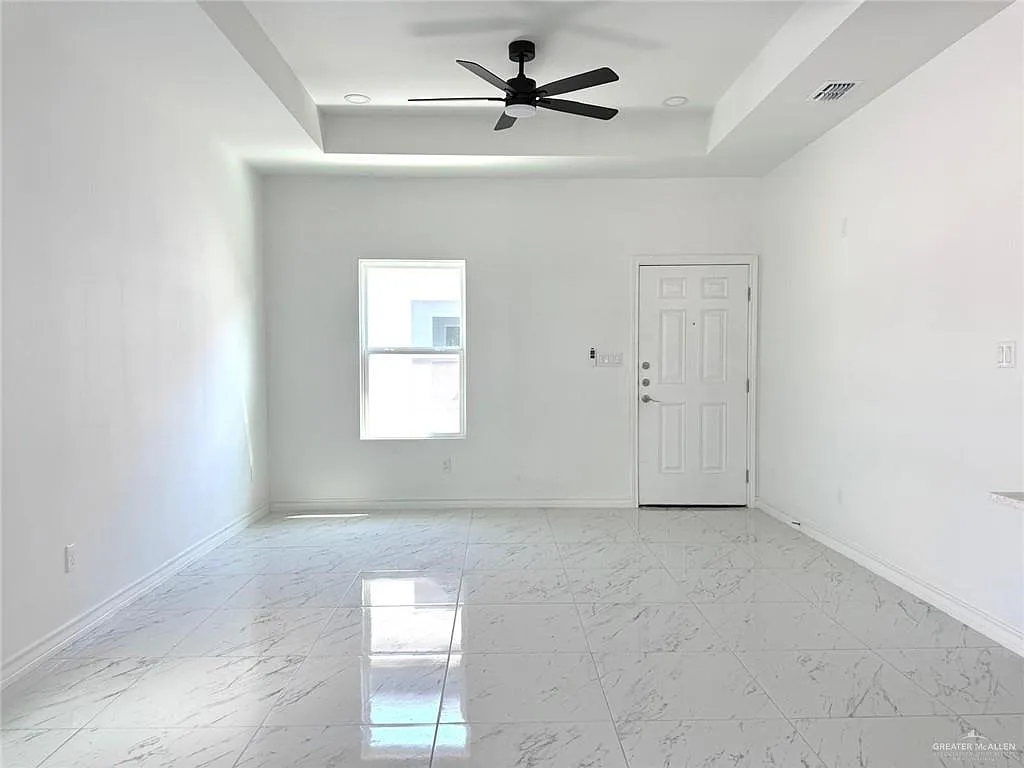 2 bed, 2.0 bath, 917 sqft, $1,200 — Photo 2