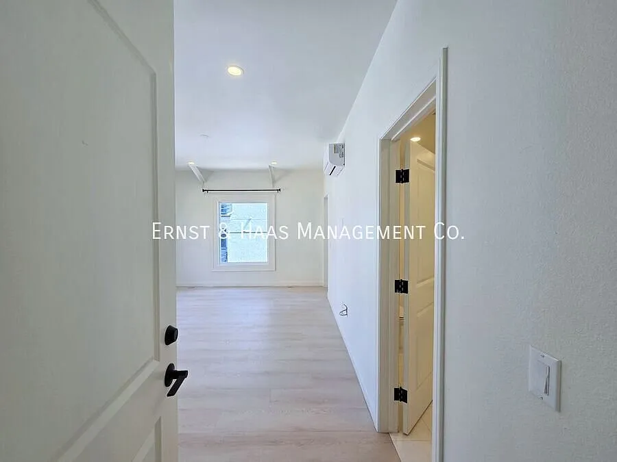 Charming Remodeled Studio With A/C Near Downtown Long Beach! — Photo 2