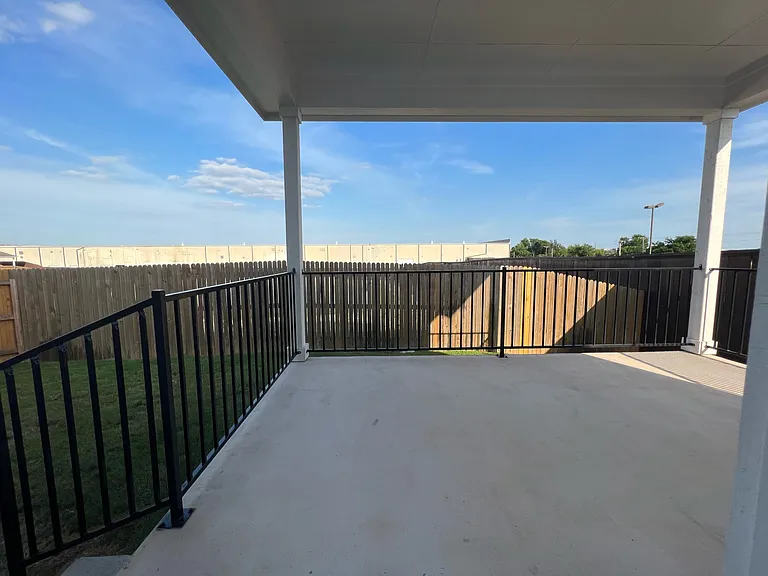 15501 Ellinger Dr — Photo 20