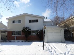 9446 Meadow Ln, Des Plaines, IL 60016