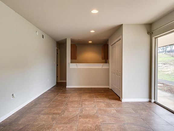 4th image of 403 Marshall Ct NW Unit 3