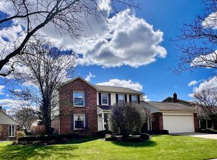 33841 Fonville Dr, Livonia, MI 48152