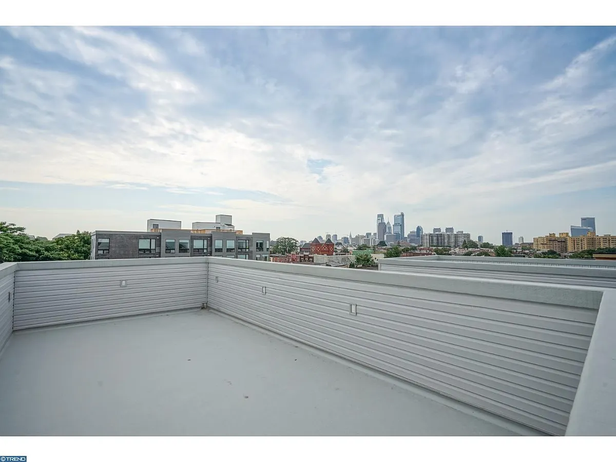 Building Photo - 1215 N 27th St #3