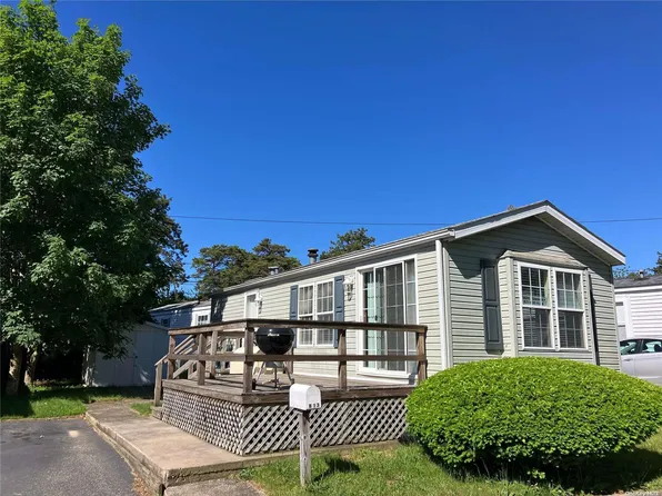 525/B13 Riverleigh, Riverhead, NY 11901