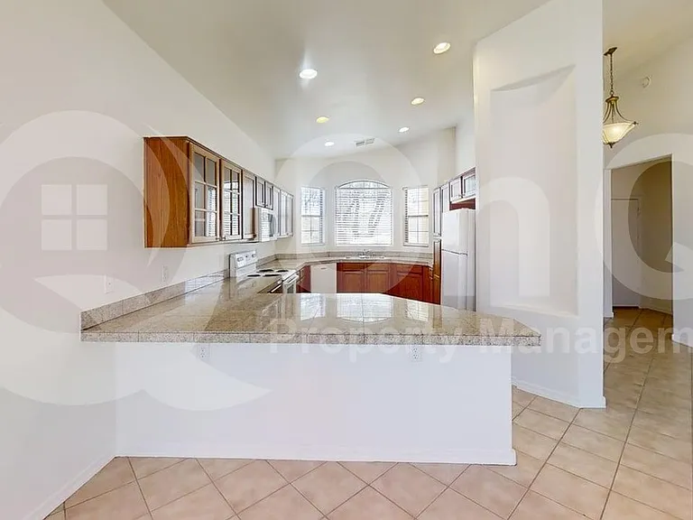 12204 W Ocotillo Ln — Photo 2