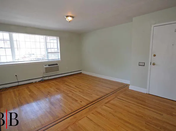 1039 East 86th Street image 2 of 22