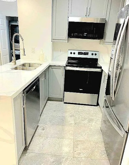35 Kingsbridge Garden Cir #1008 — Photo 8