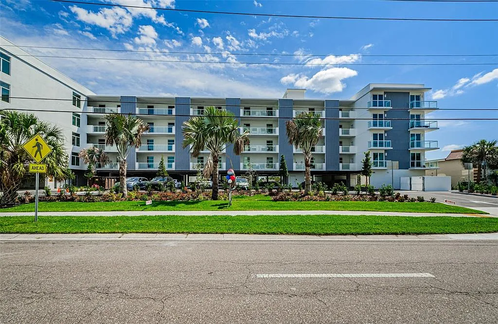3 bed, 2.0 bath, 1815 sqft, $7,500 — Photo 3