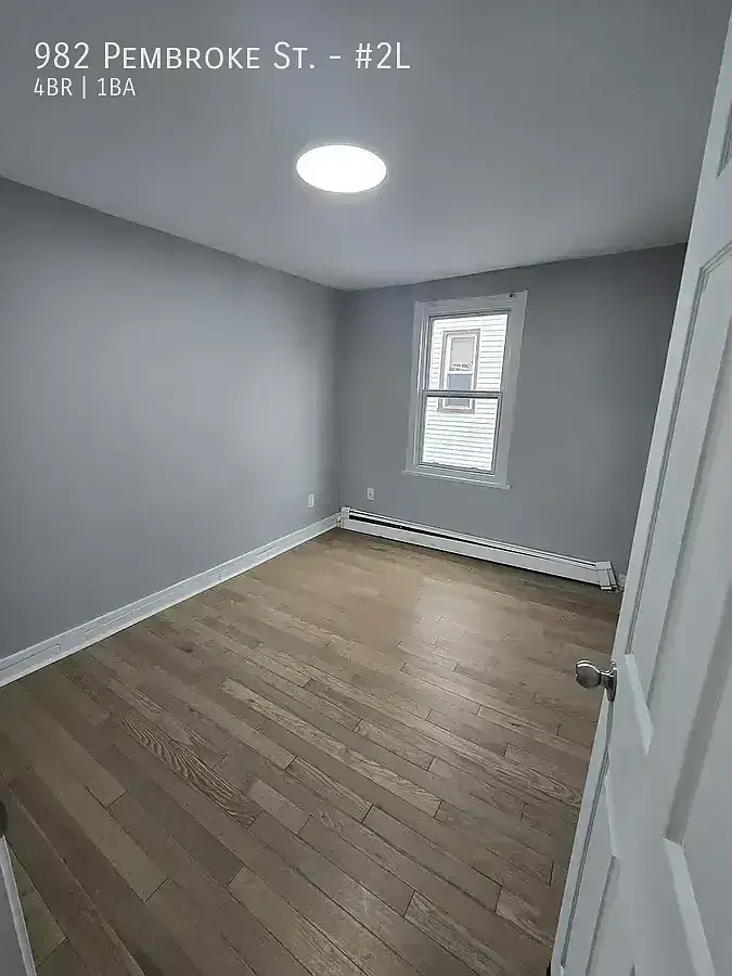 4-Bedroom Apartment with Hardwood Floors — Photo 4