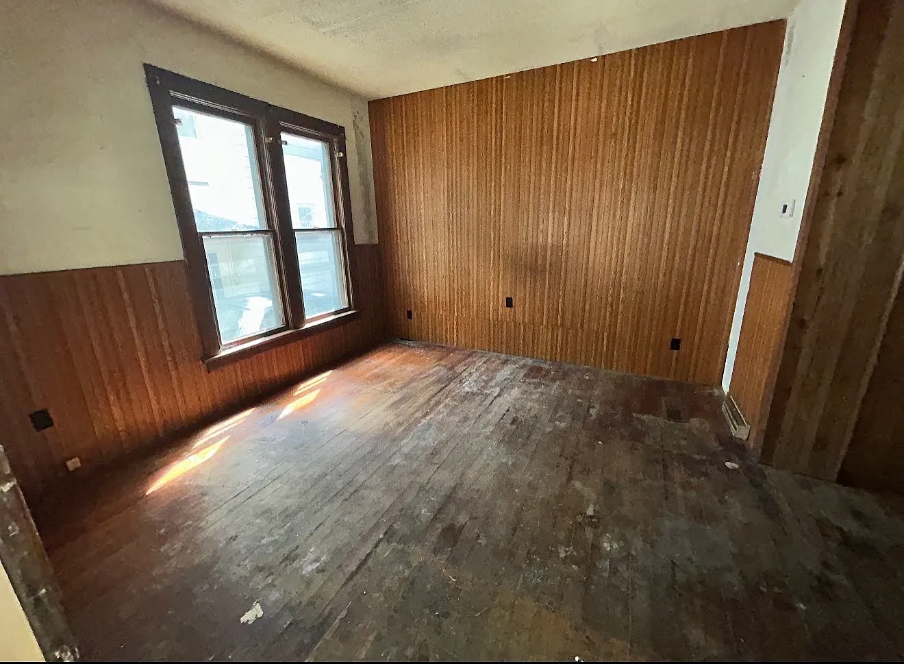 3 bed, 890 sqft, $918 — Photo 4