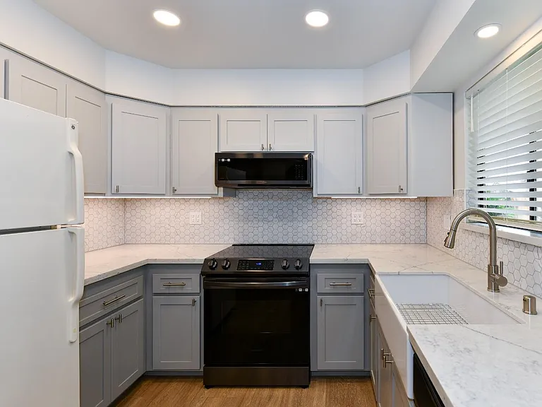 2833 Marin St — Photo 7