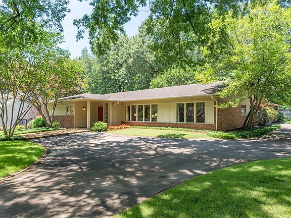 3rd image of 125 Grove Park Cir