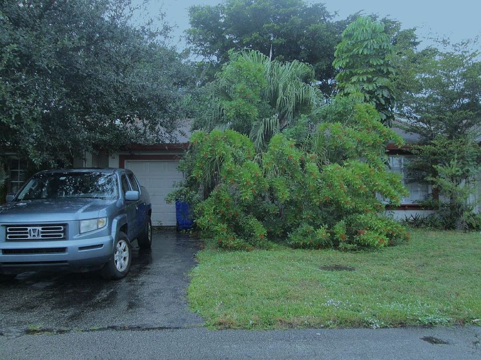 2nd image of 5568 Lakewood Cir N #E