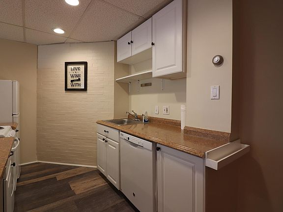 3rd image of 104 Longwood Ave #B