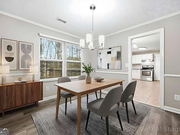 5th image of 44 Birch Rill Dr