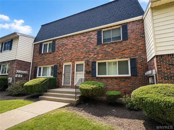 26 Stoneledge Ct, Amherst, NY 14221