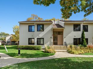 947 Commonwealth Ct APT 3, Vernon Hills, IL 60061