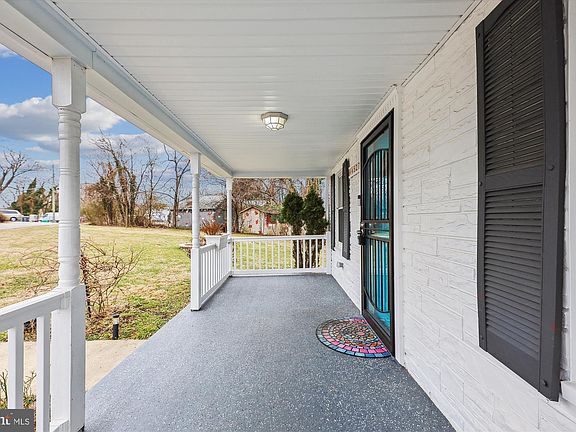 4th image of 4527 Deer Park Dr