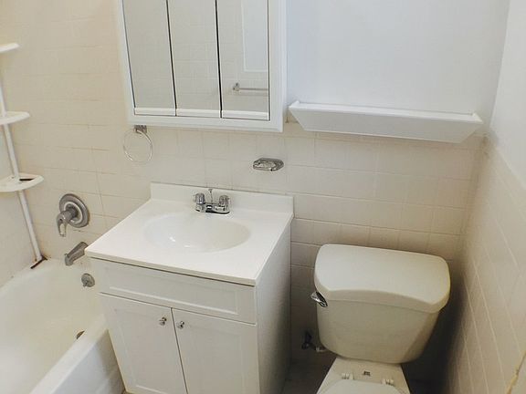 4th image of 3080 44th St #1G